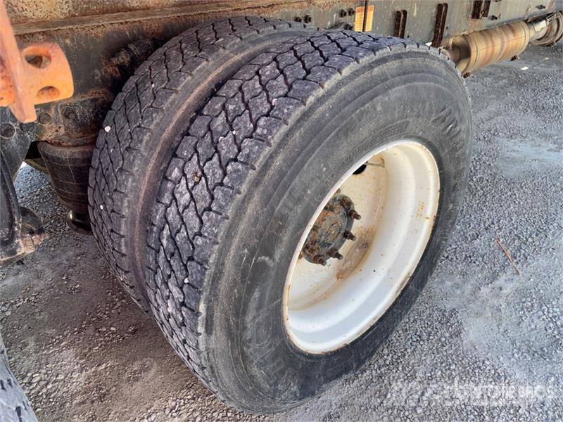 Freightliner M2 106 Kamioni sa otvorenim sandukom