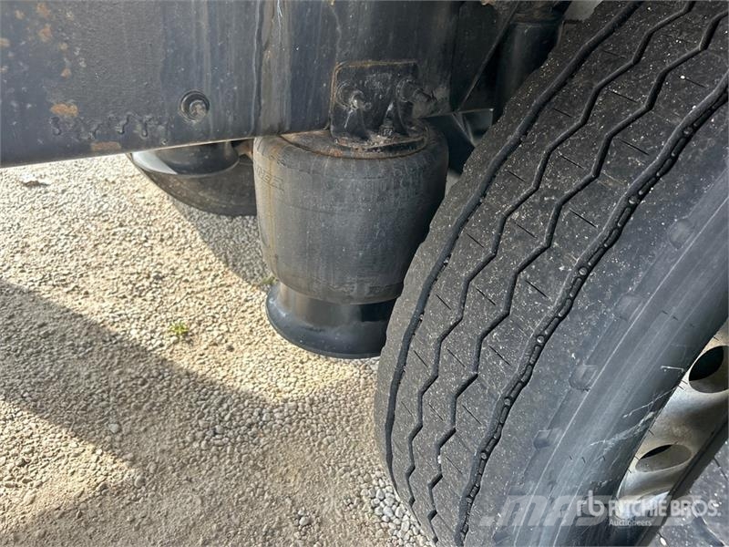Freightliner M2 106 平ボディー