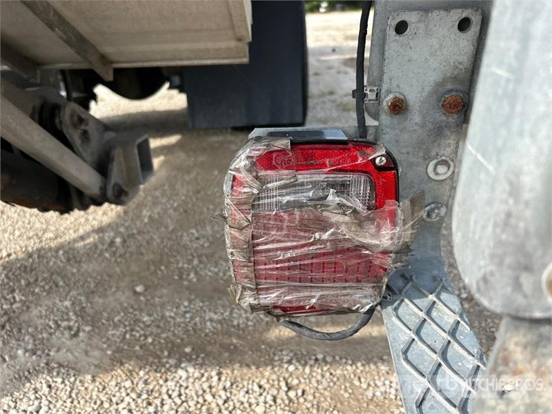Freightliner M2 106 平ボディー