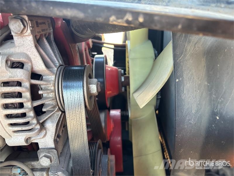 Freightliner M2 106 卡車裝載高空作業車
