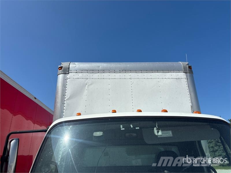 Freightliner M2 106 Camion Fourgon