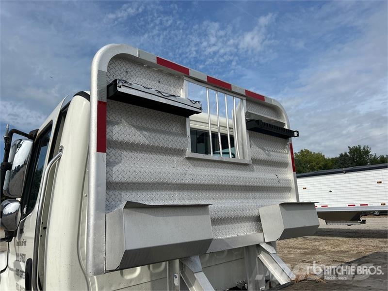 Freightliner M2 106 平ボディー