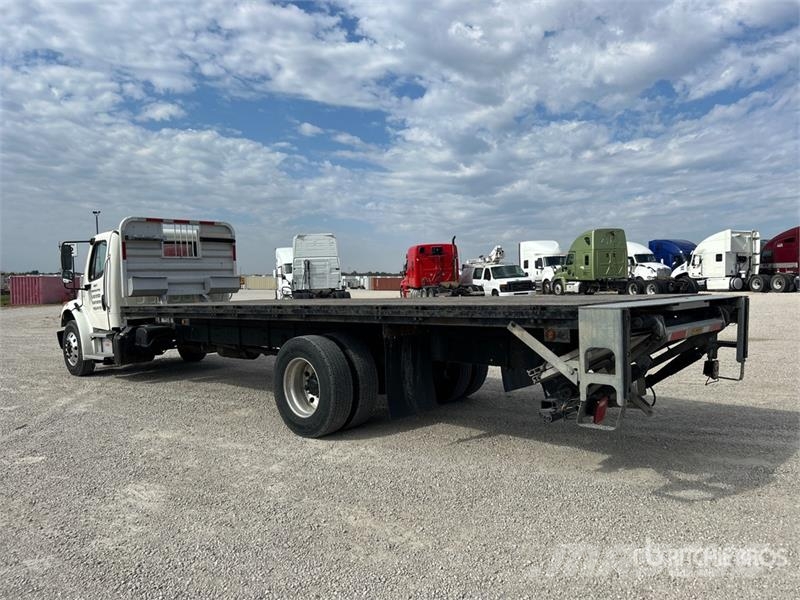 Freightliner M2 106 Flakbilar