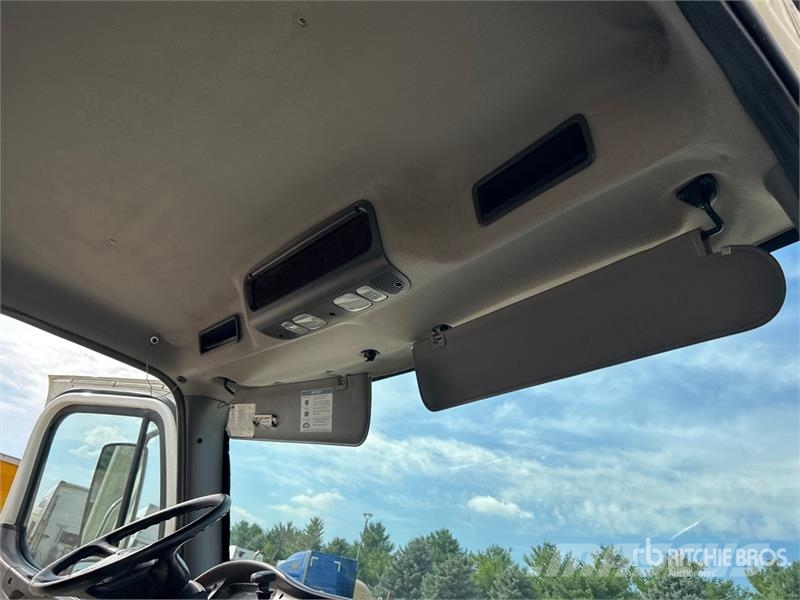 Freightliner M2 106 平ボディー