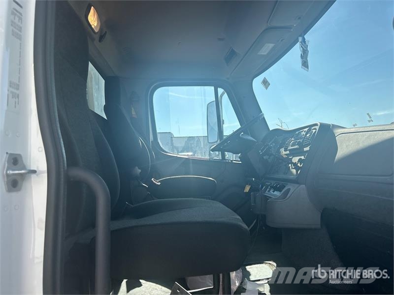 Freightliner M2 106 Frigofrik kamyonlar