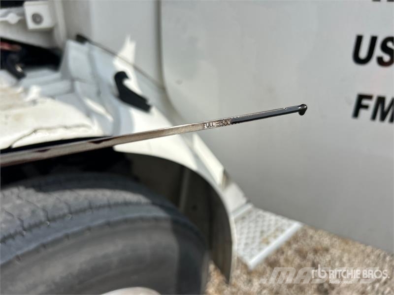 Freightliner M2 106 平ボディー