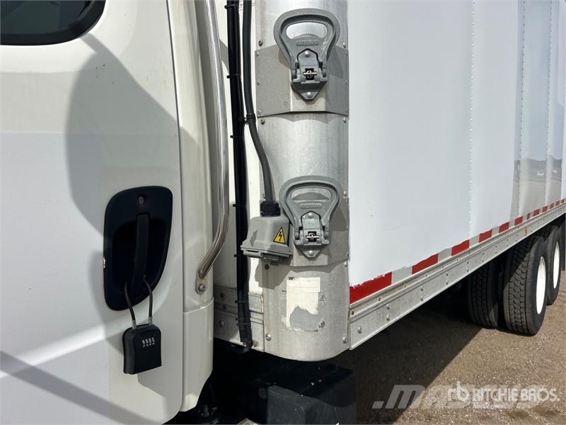 Freightliner M2 106 Chladírenské nákladní vozy