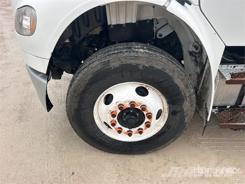 Freightliner M2 106 건설 장비 - 기타