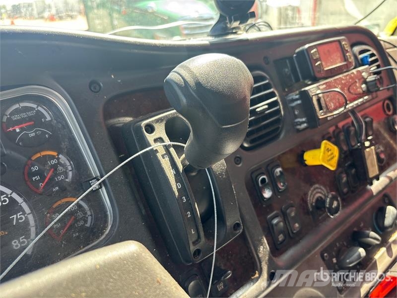 Freightliner M2 106 Camion Fourgon