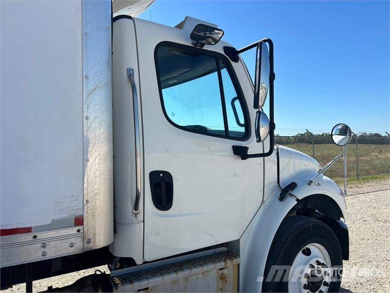 Freightliner M2 106 Tovornjaki zabojniki