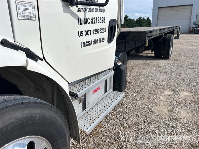 Freightliner M2 106 平ボディー