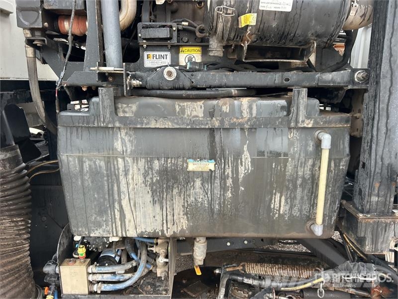 Freightliner M2 106 Kehrmaschine