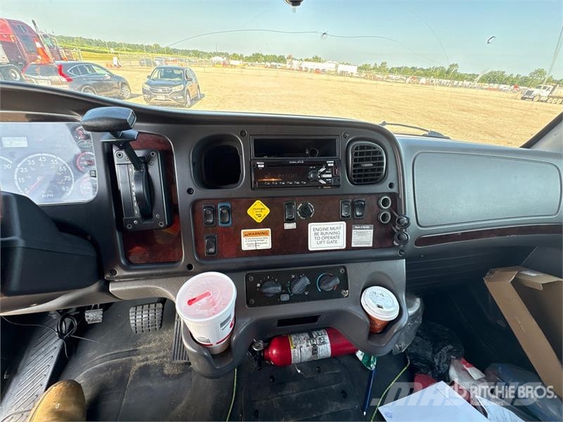 Freightliner M2 106 Каросерии