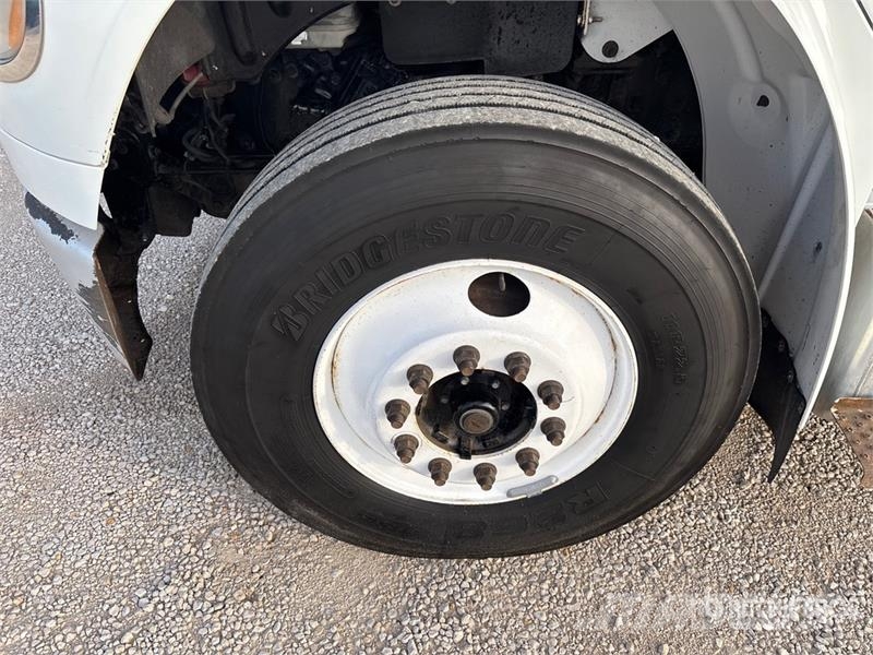 Freightliner M2 106 Kabīnes un interjers