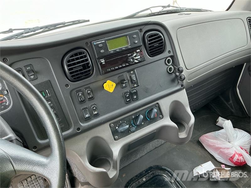 Freightliner M2 106 Kamioni hladnjače