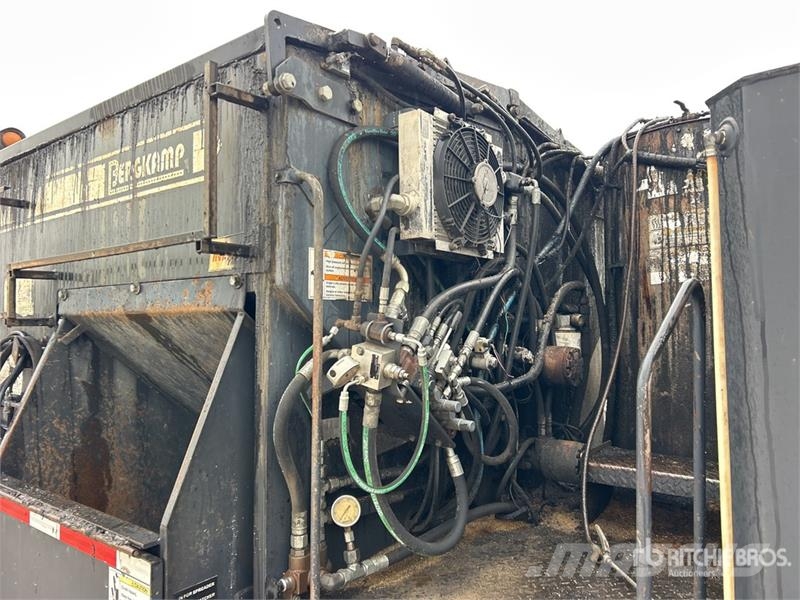 Freightliner M2 106 건설 장비 - 기타