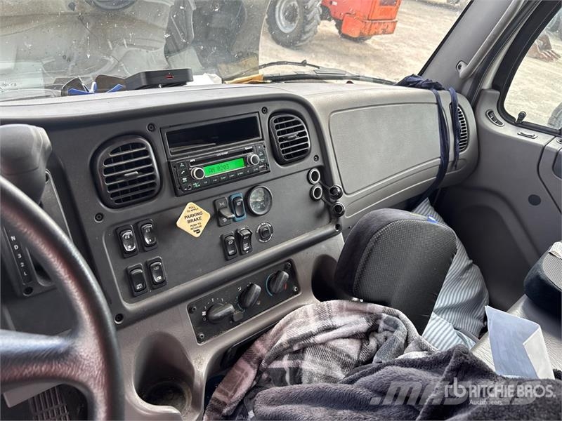 Freightliner M2 106 Box trucks