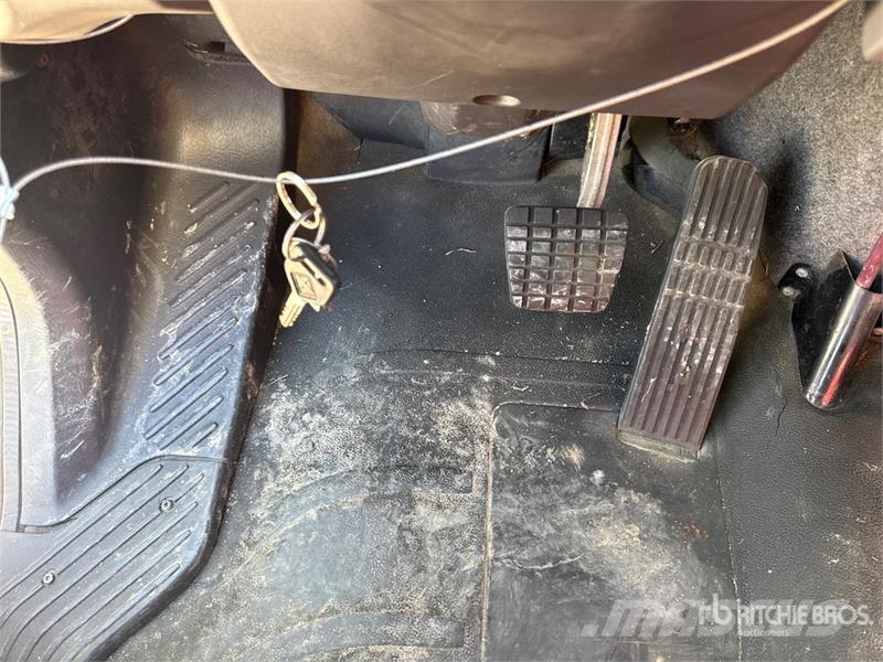 Freightliner M2 106 Camiones caja cerrada