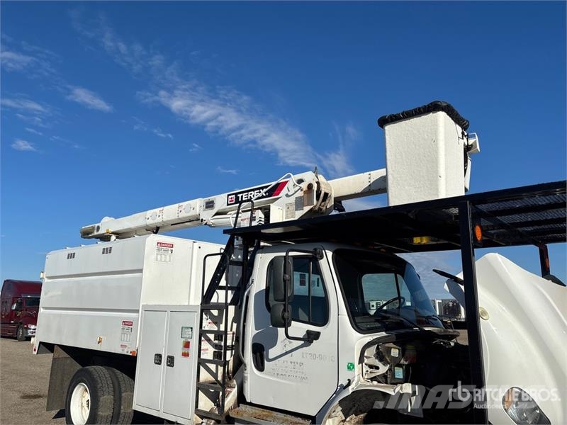 Freightliner M2 106 卡車裝載高空作業車