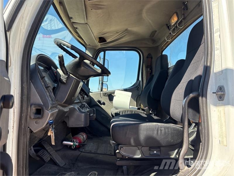 Freightliner M2 106 Trekkers