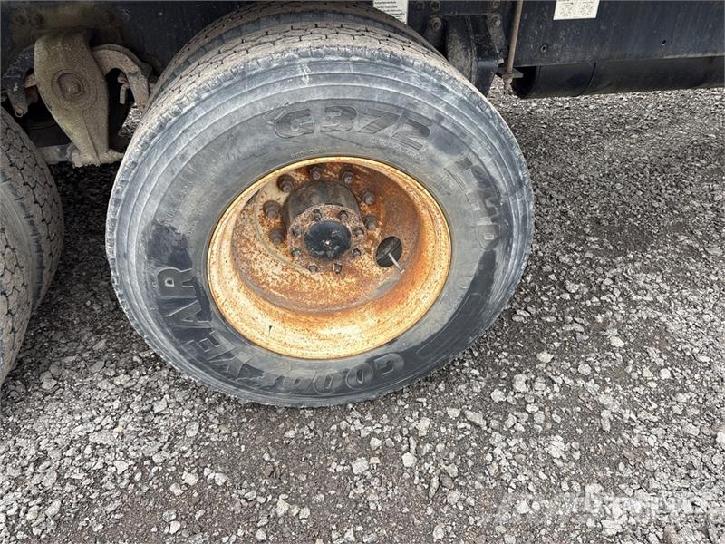 Freightliner M2 106 Slamsugere
