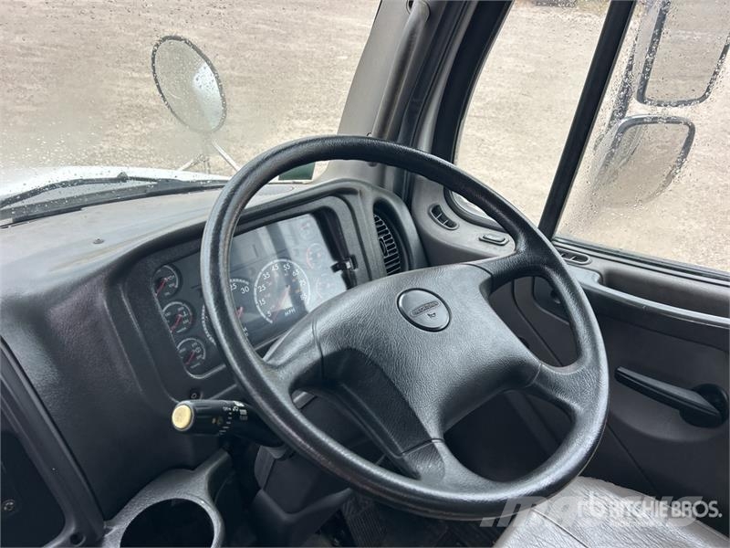 Freightliner M2 106 Kehrmaschine