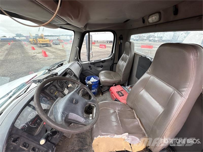 Freightliner M2 106 Slamsugere