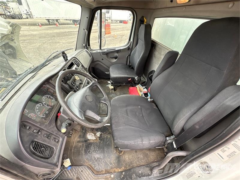Freightliner M2 106 Грузовики для доставки напитков