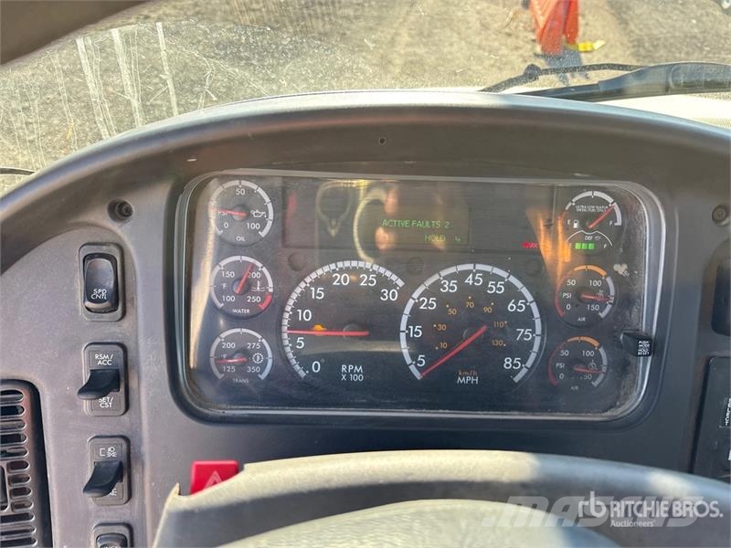 Freightliner M2 106 Plataformas sobre camión