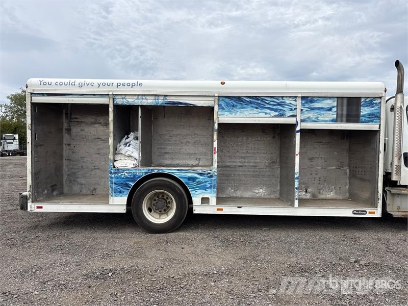 Freightliner M2 106 Грузовики для доставки напитков