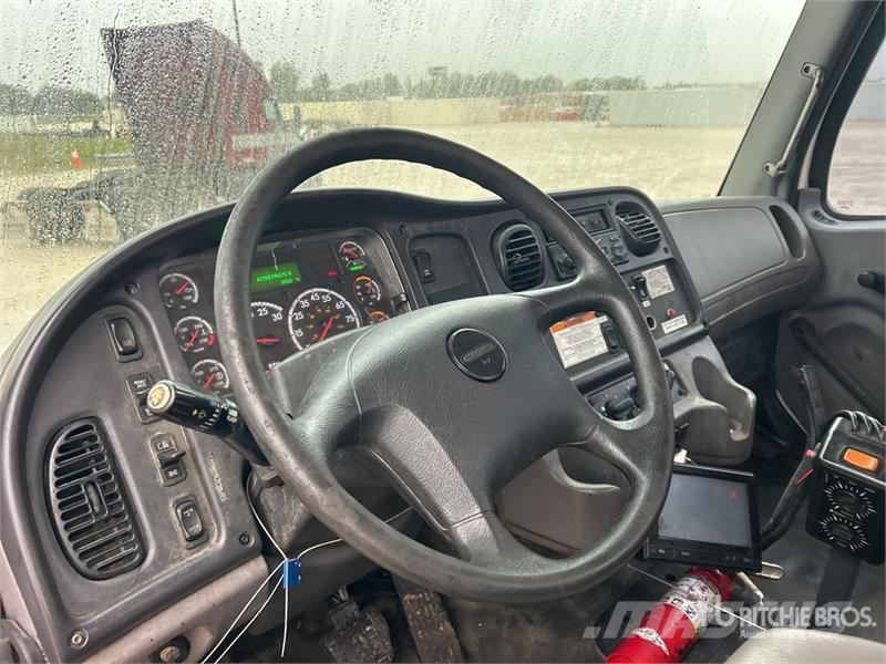 Freightliner M2 106 건설 장비 - 기타