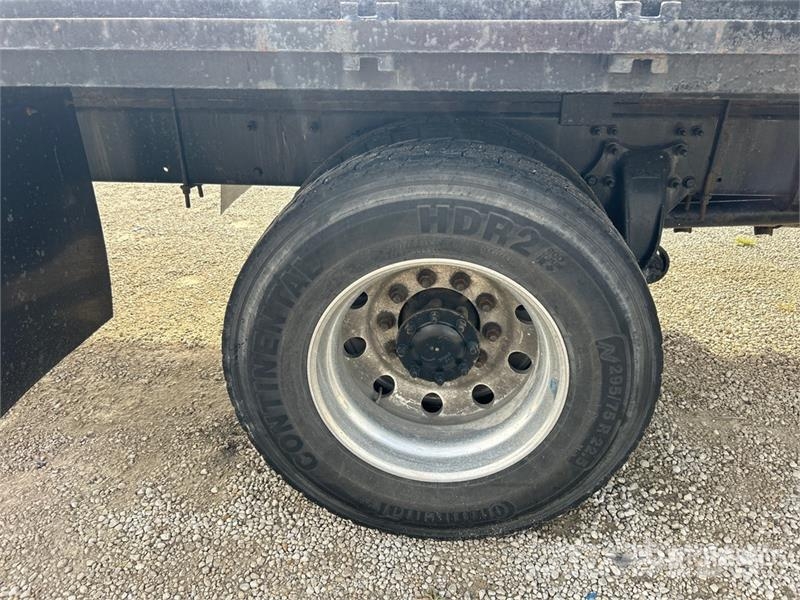 Freightliner M2 106 平ボディー