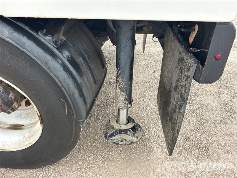 Freightliner M2 106 Kehrmaschine