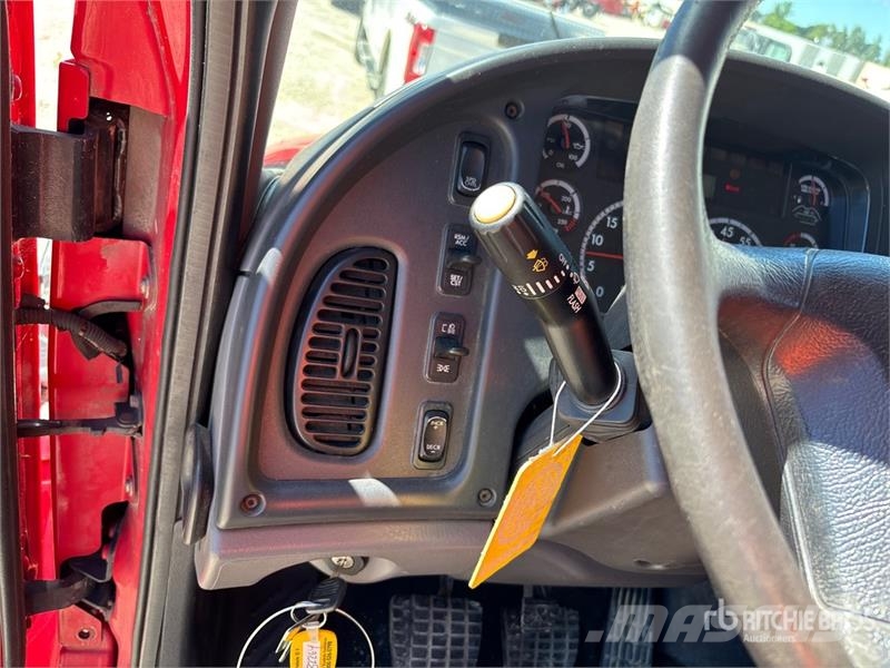 Freightliner M2 106 Kamioni sa otvorenim sandukom