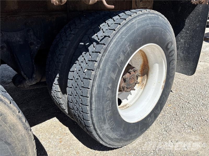 Freightliner M2 106 Kamioni sa otvorenim sandukom