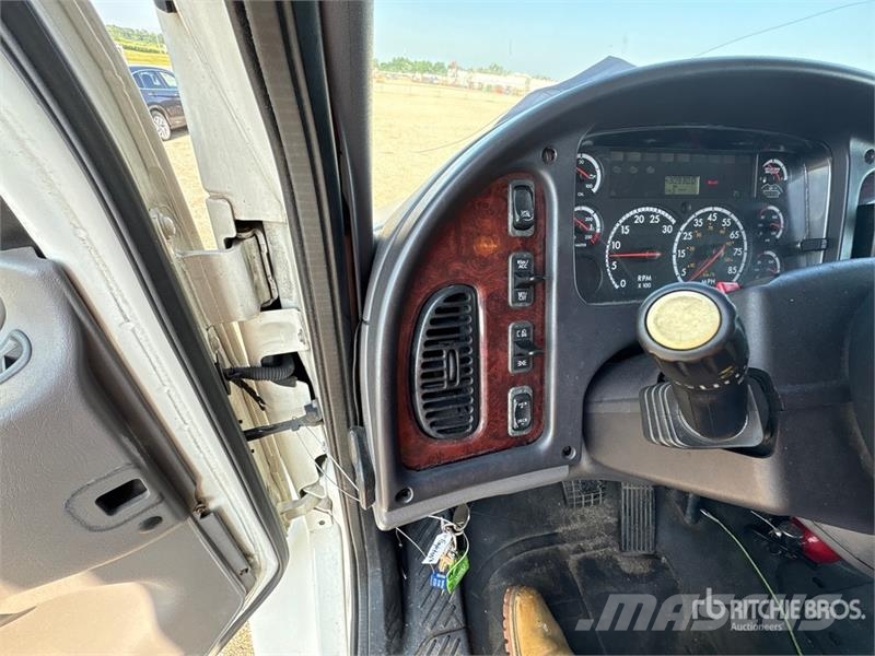 Freightliner M2 106 Каросерии