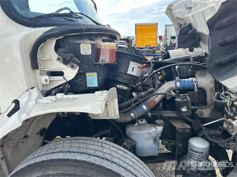 Freightliner M2 106 平ボディー