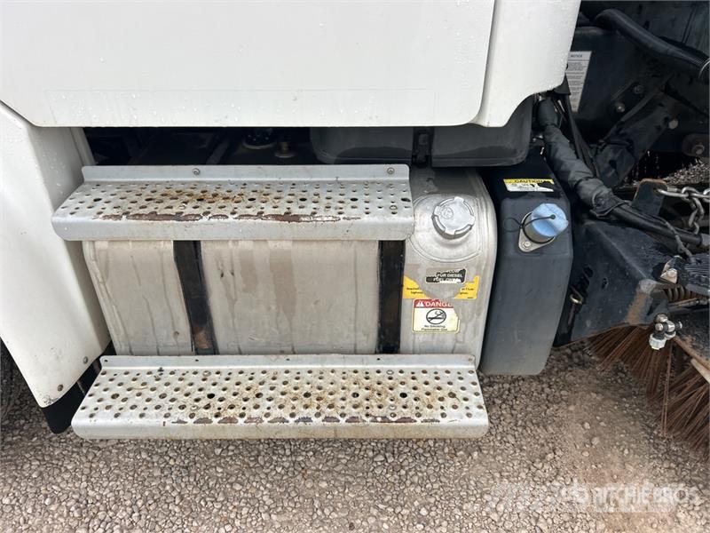 Freightliner M2 106 Kehrmaschine