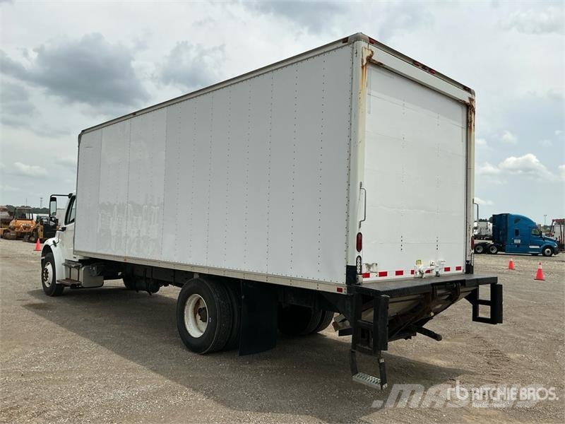 Freightliner M2 106 Camiones caja cerrada