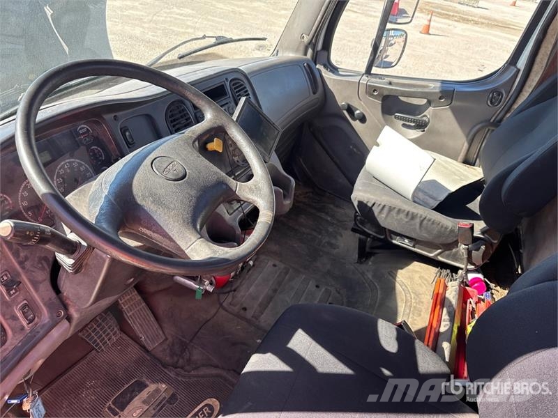 Freightliner M2 106 Trekkers