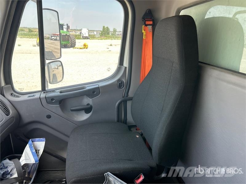 Freightliner M2 106 Рефрижератори