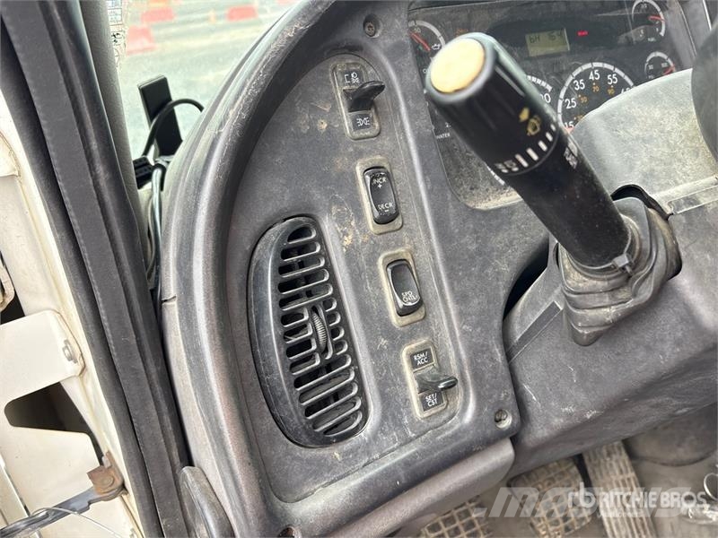 Freightliner M2 106 Slamsugere