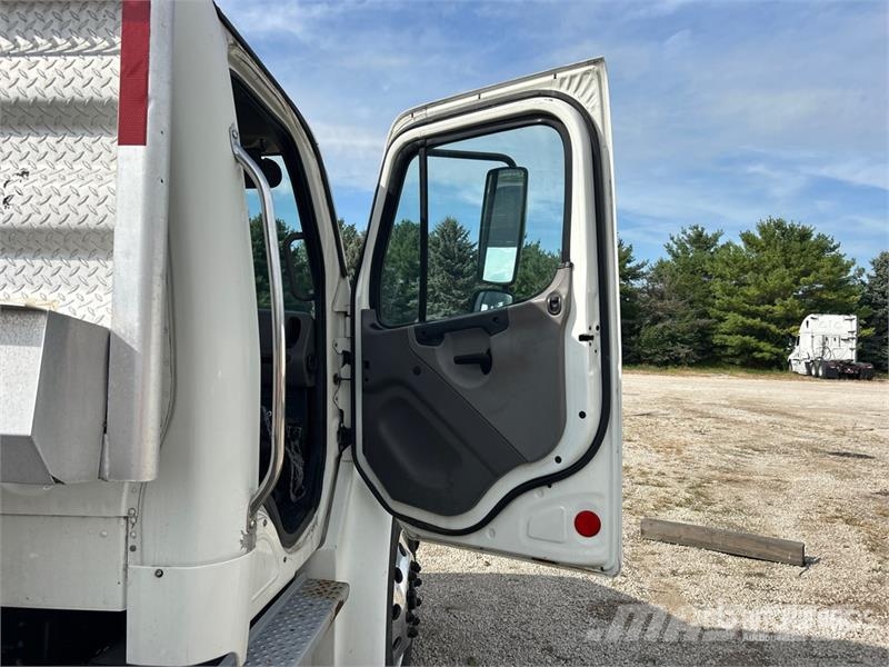 Freightliner M2 106 平ボディー