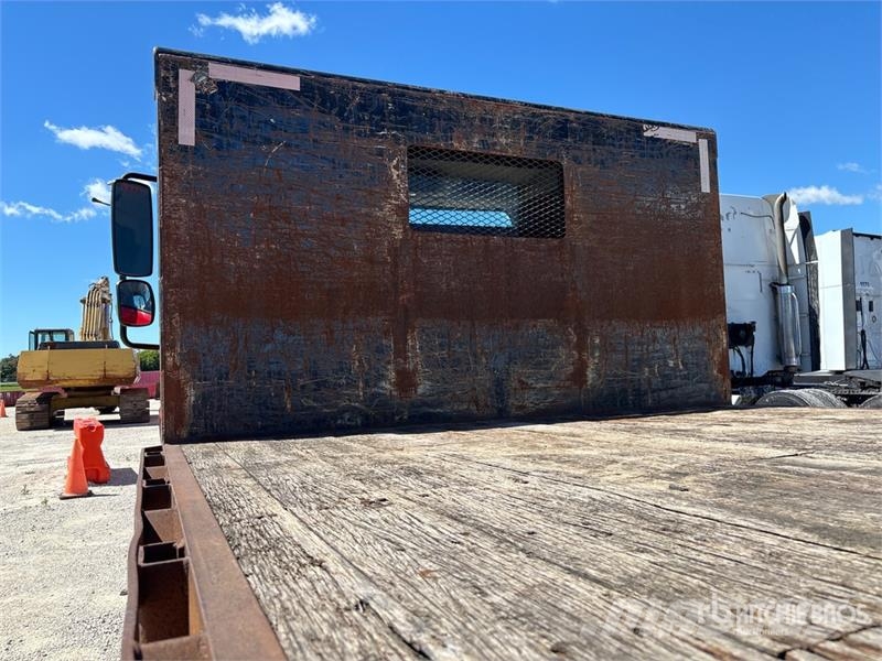 Freightliner M2 106 Kamioni sa otvorenim sandukom