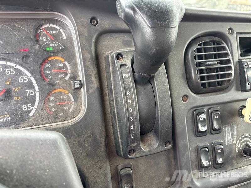 Freightliner M2 106 Грузовики для доставки напитков