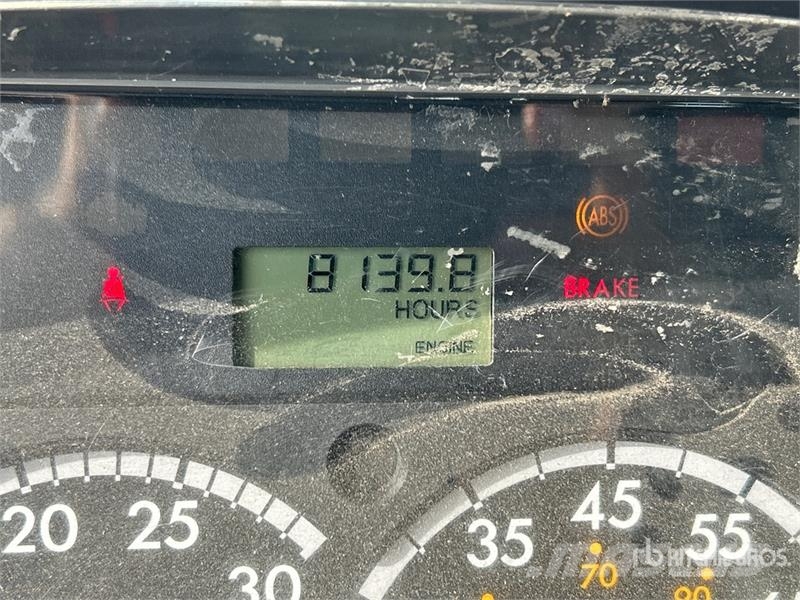 Freightliner M2 106 平ボディー