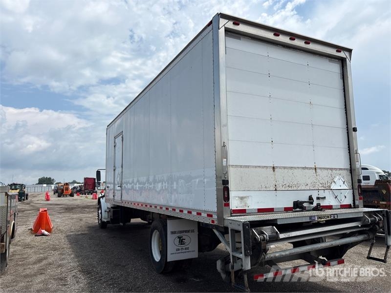 Freightliner M2 106 Camiones caja cerrada