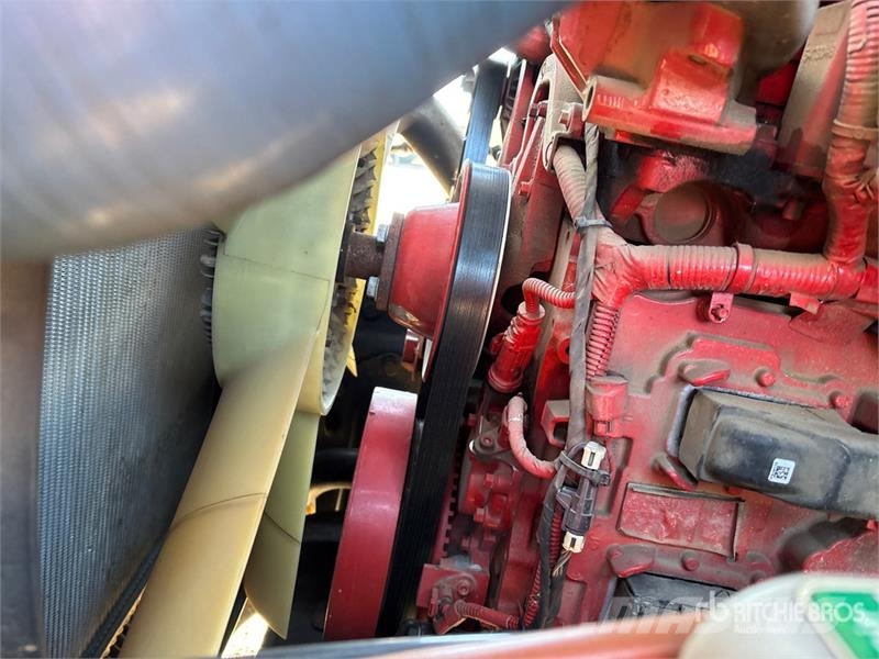 Freightliner M2 106 卡車裝載高空作業車