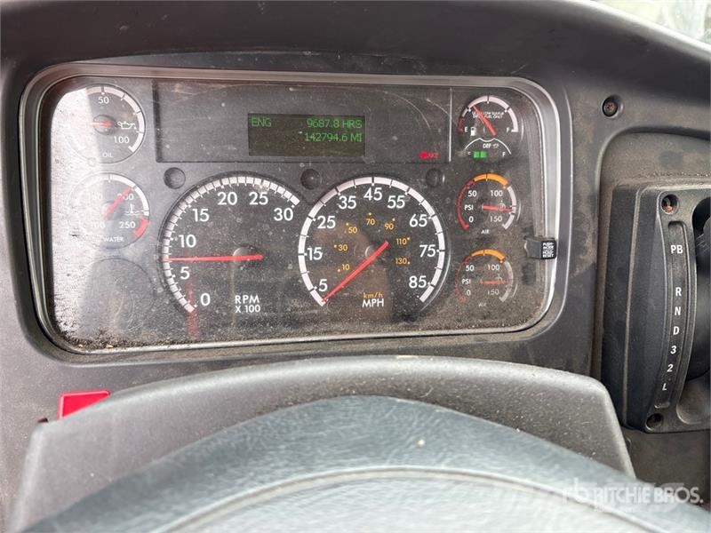 Freightliner M2 106 Грузовики для доставки напитков