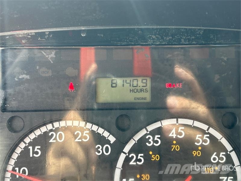Freightliner M2 106 Flakbilar